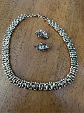 Trifari vintage goldtone statement necklace and earrings.